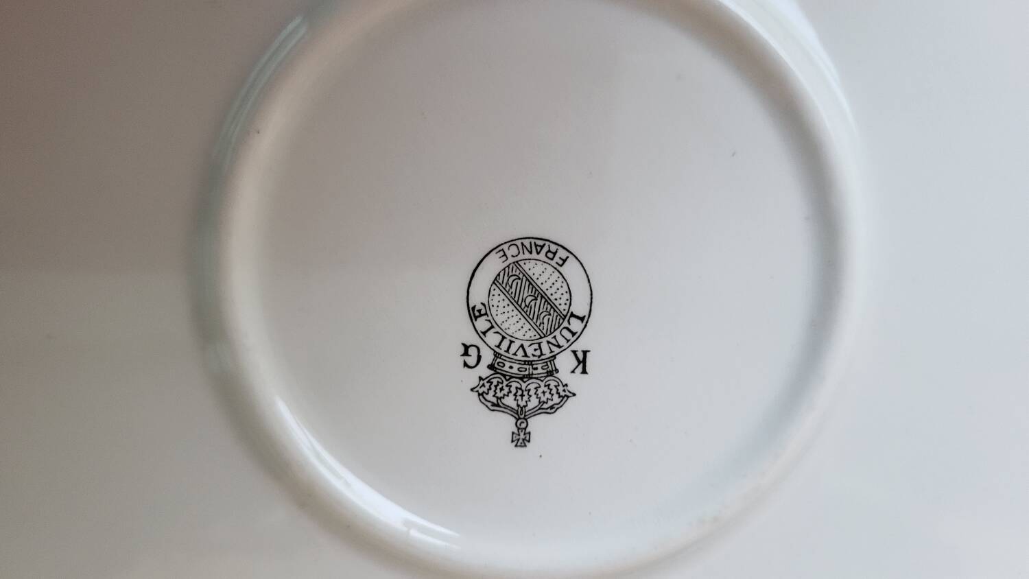 Lunéville tart dish with street lamp decoration