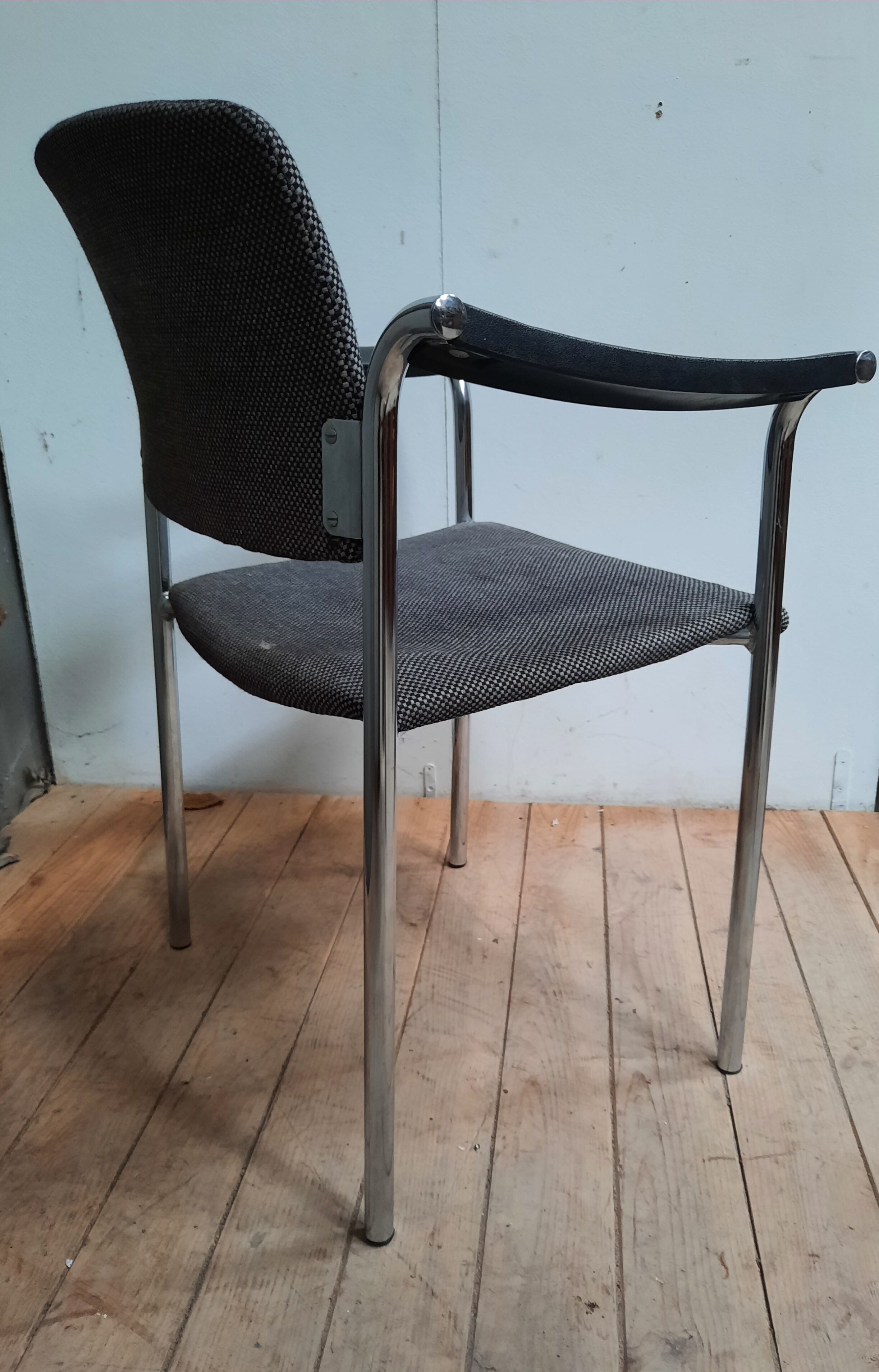 Suite of 4 contemporary armchairs in chrome-plated metal