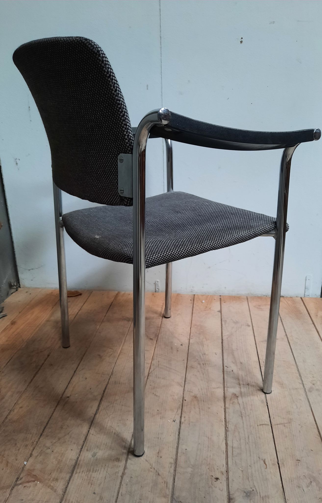 Suite of 4 contemporary armchairs in chrome-plated metal