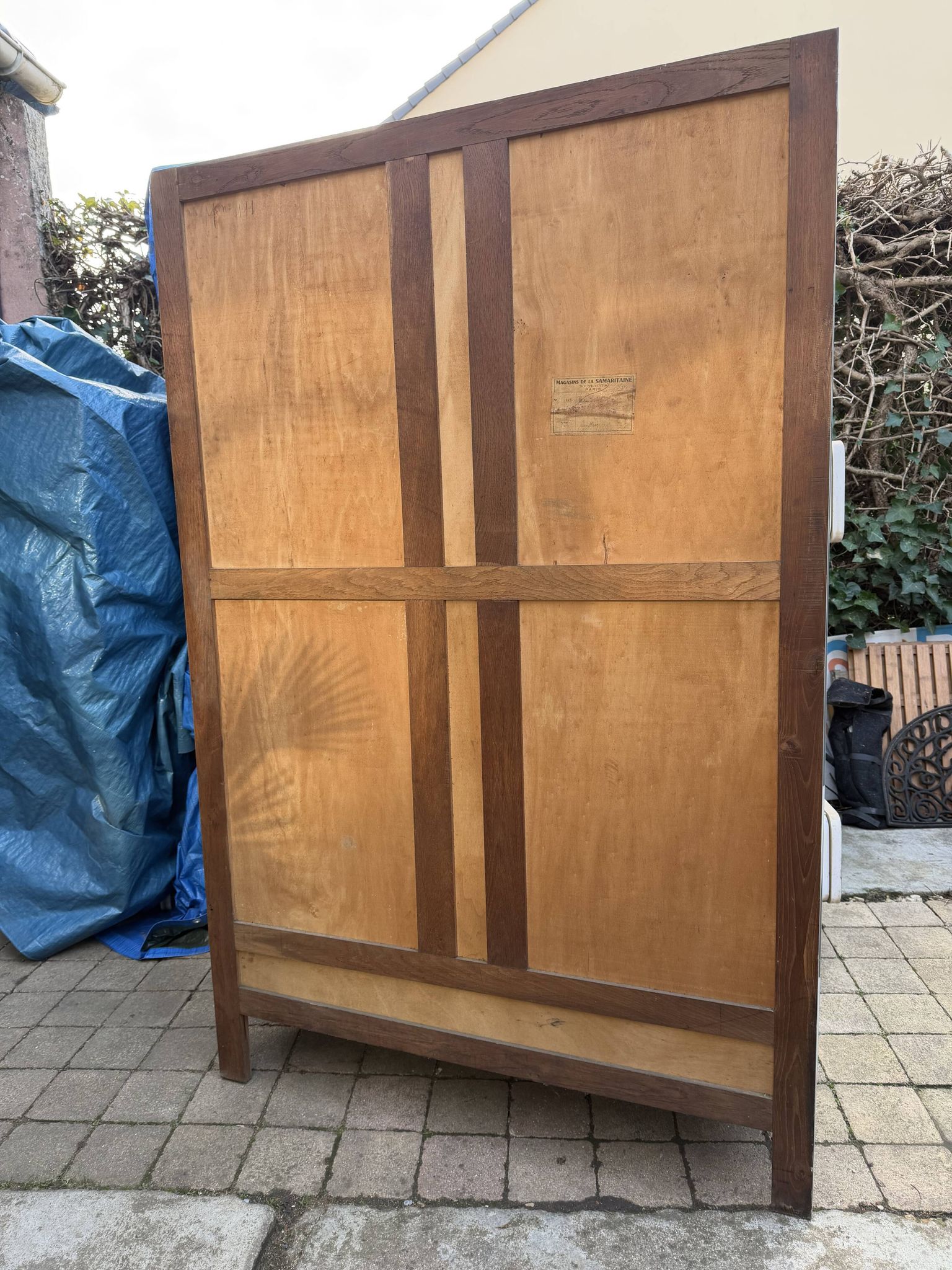 Armoire parisienne vitrée grise de la Samaritaine 1960
