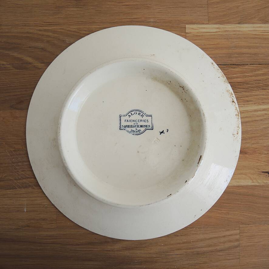 Old footed ceramic pie dish Sarreguemines – Algiers