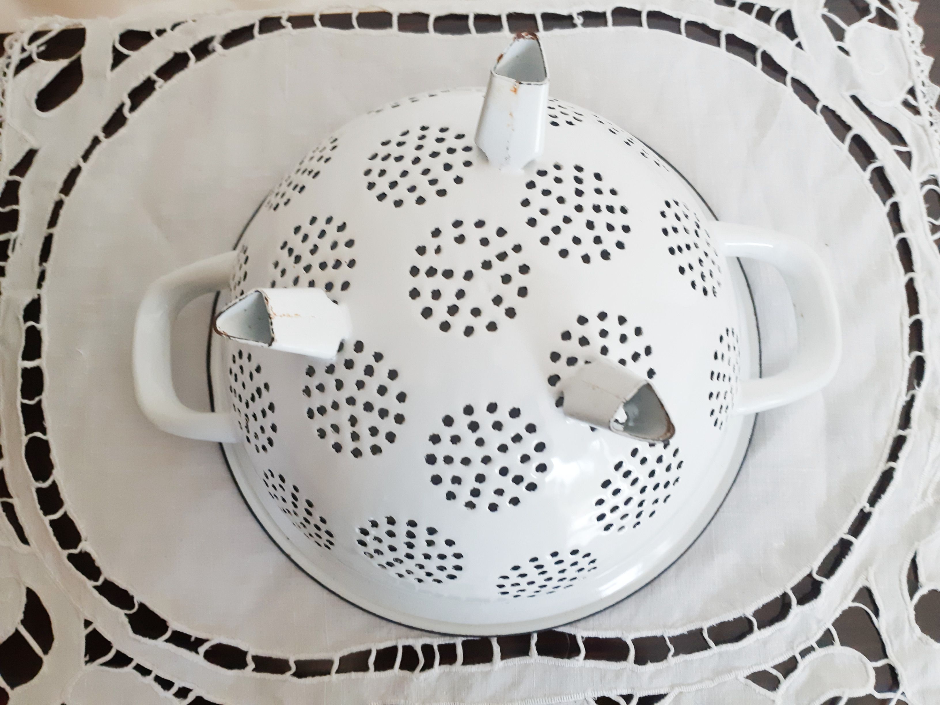 Strainer 3 feet in white enamel vintage French 30s
