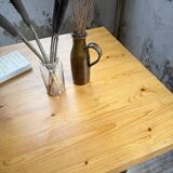 Table carrée moderniste en pin massif, années 50