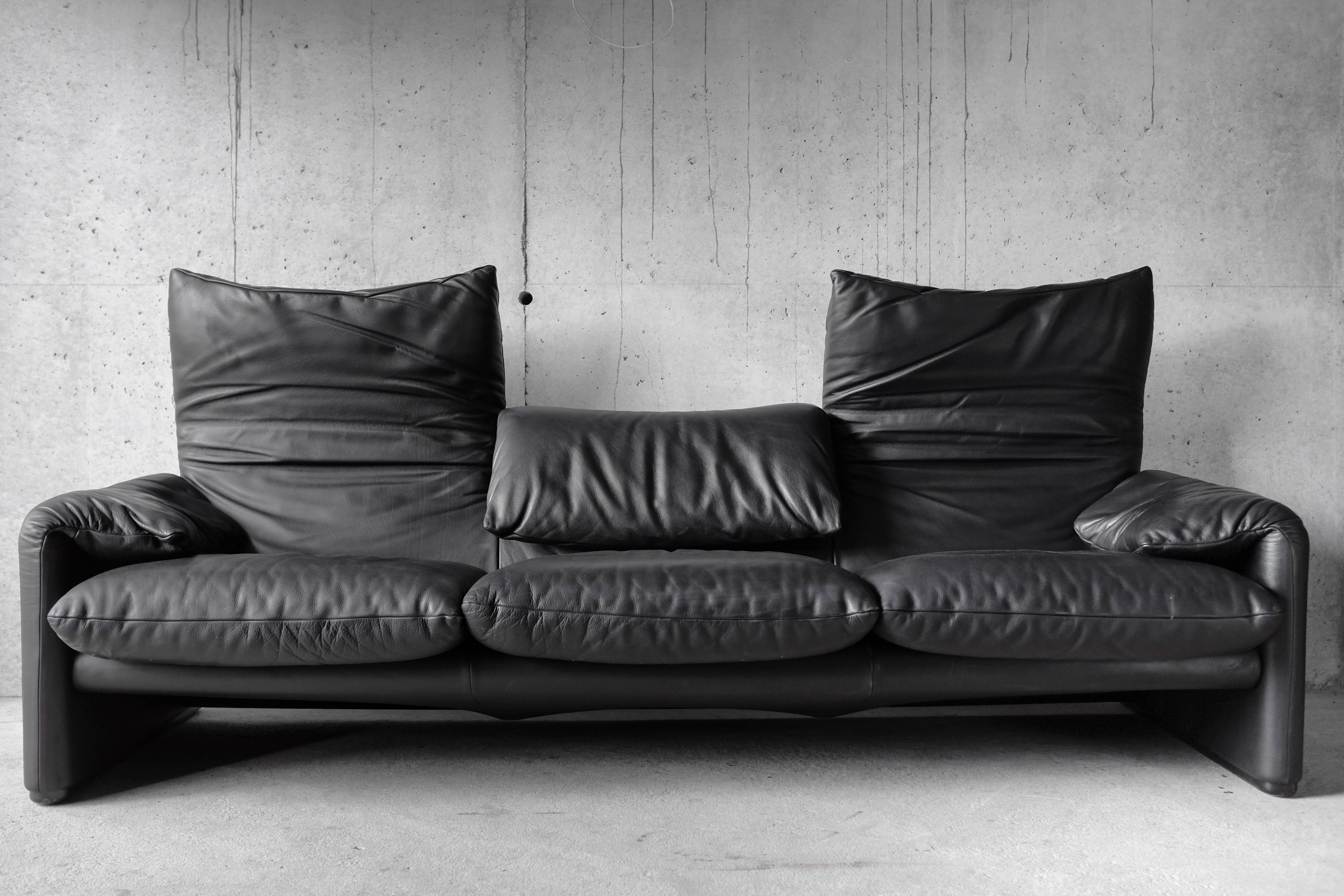 Maralunga black leather sofa 3 seater, Vico Magistretti for Cassina