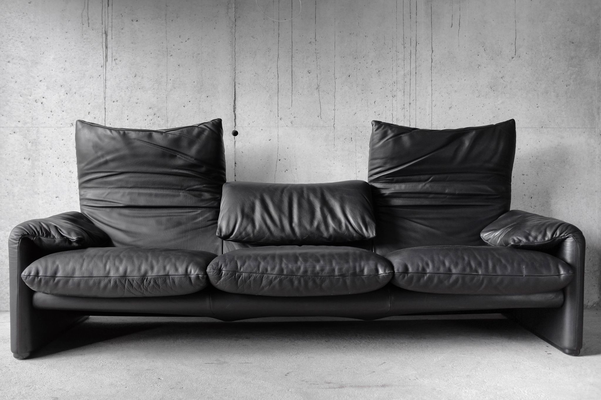 Maralunga black leather sofa 3 seater, Vico Magistretti for Cassina