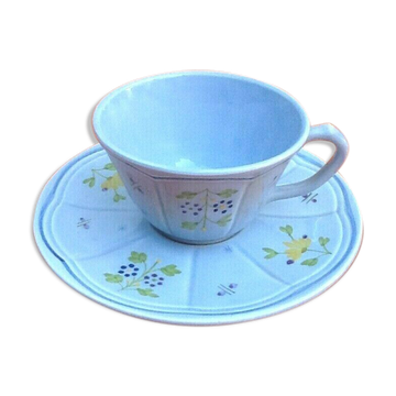 Tasse, soucoupe à déjeuner décor floral  peint à la main france estampille lc