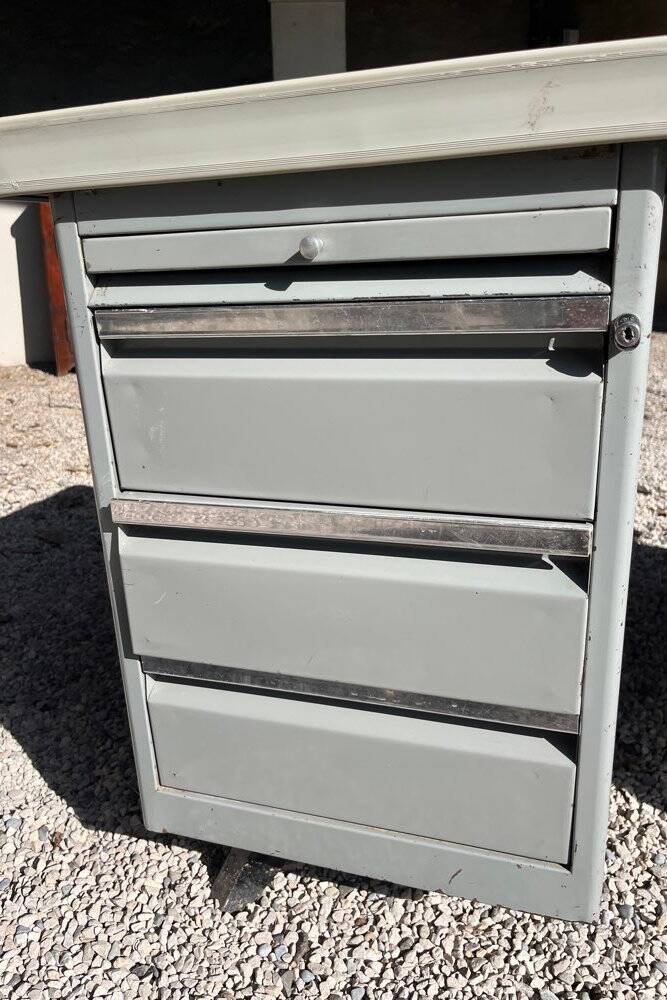 Vintage metal desk from the 1940s/50s.