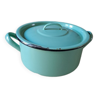 Mint green enameled stewpot