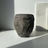 Vase / Large sculpted concrete pot