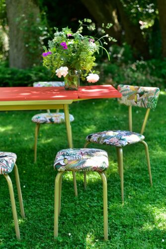 Ensemble table chaise tabourets formica motif exotique