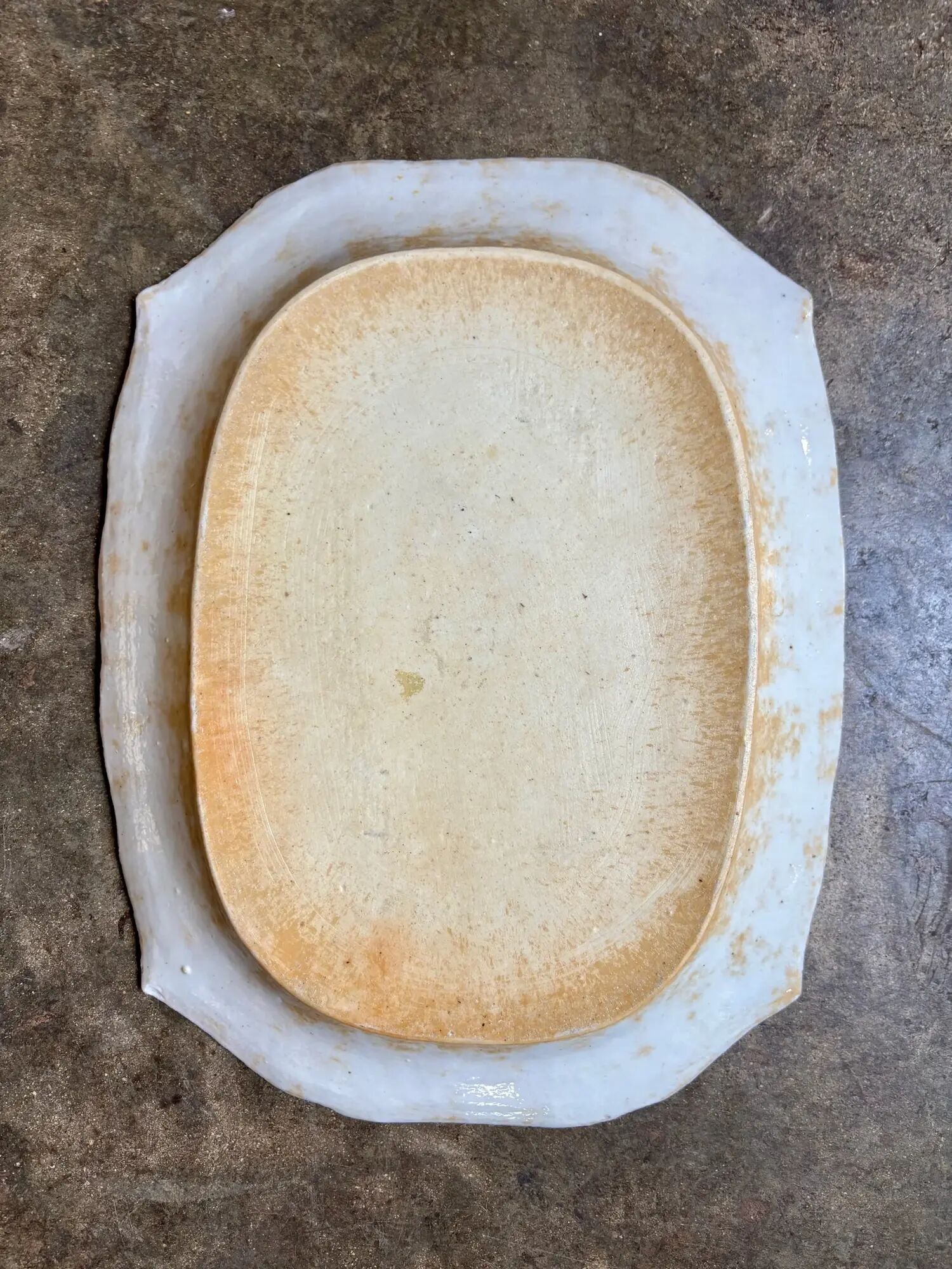 Rectangular plate from the East India Company with floral decoration, 18th century.