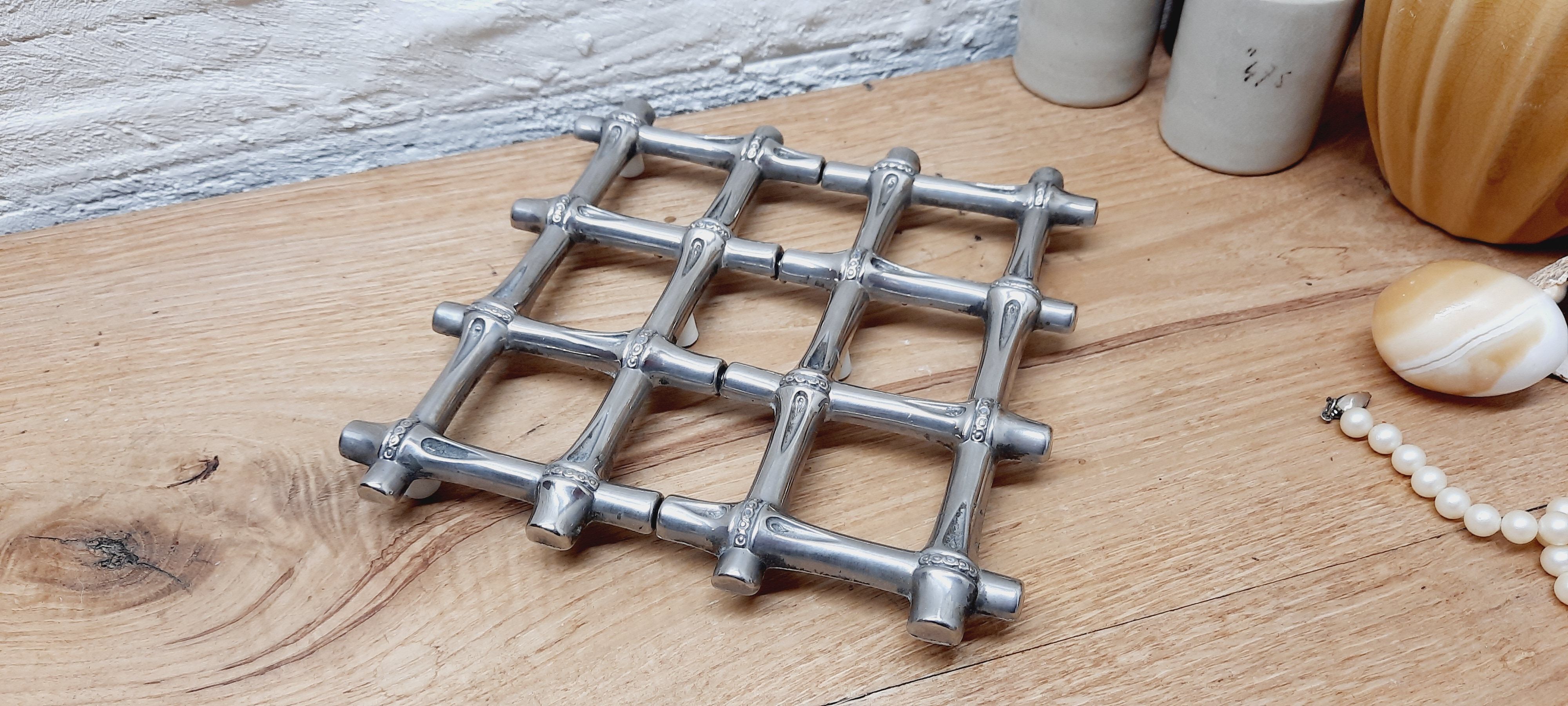 Bamboo silver metal trivety