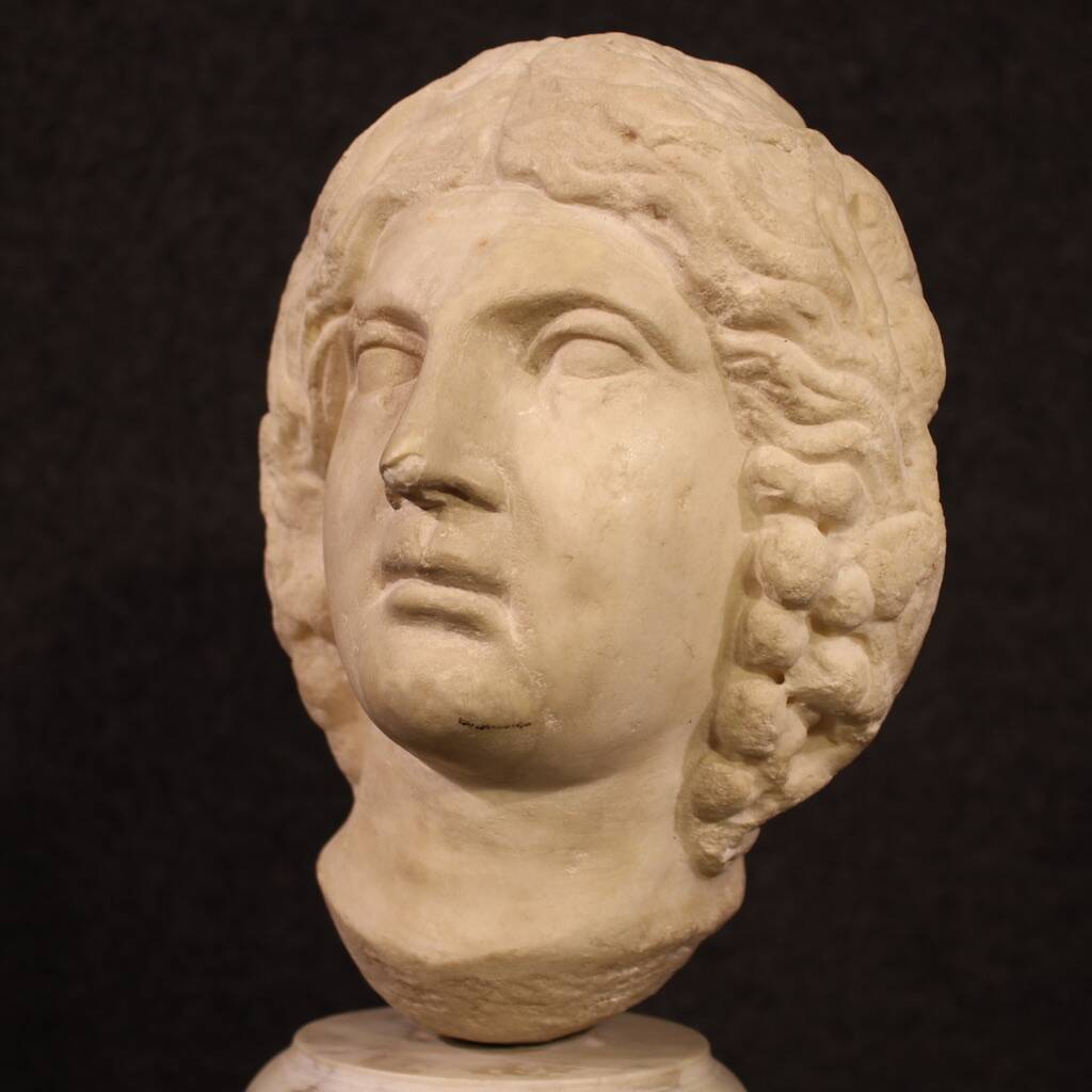 Antique Italian sculpture, white marble head from the 17th century