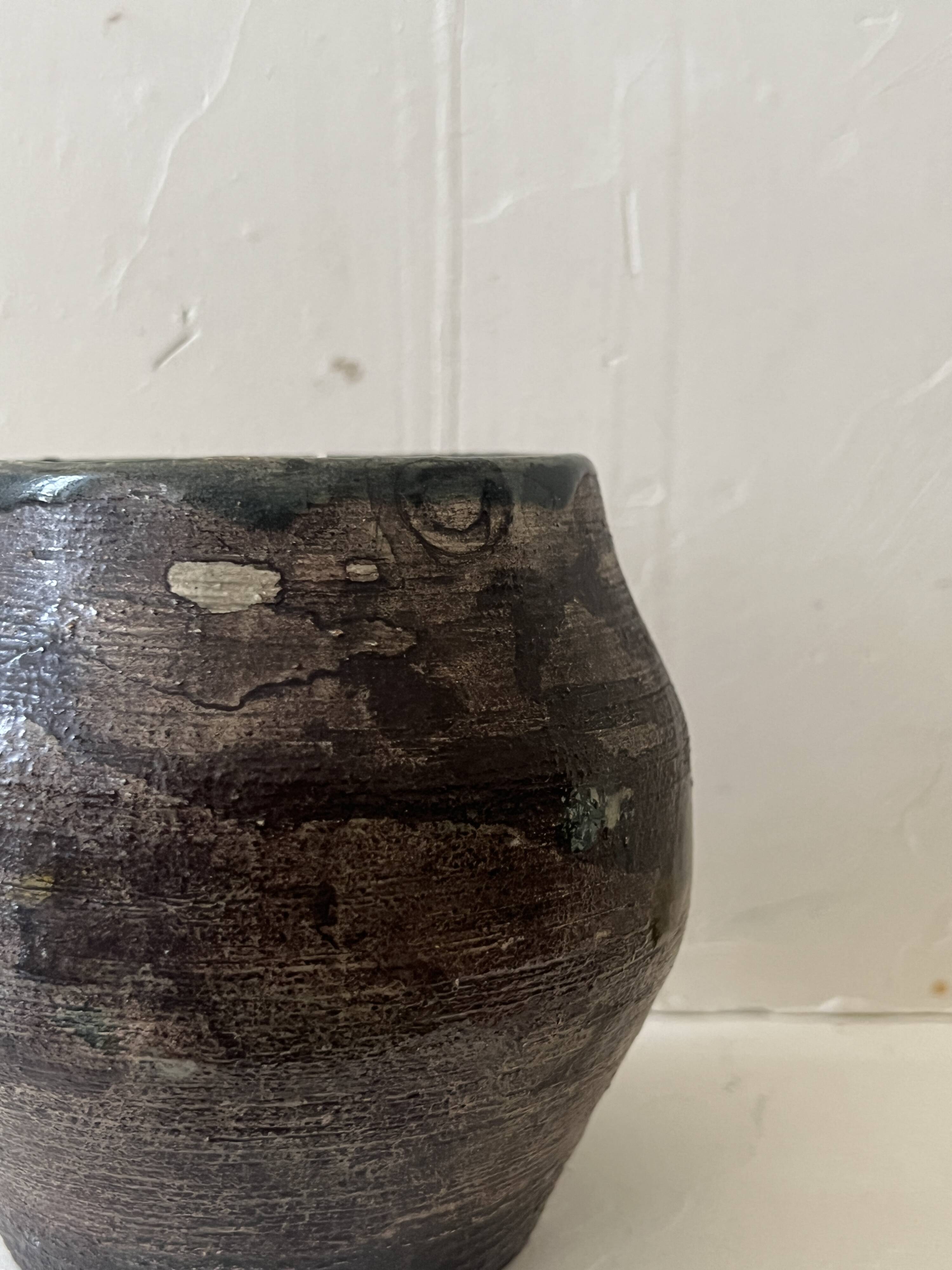 Vase céramique d'atelier en gres à décor abstrait et signé