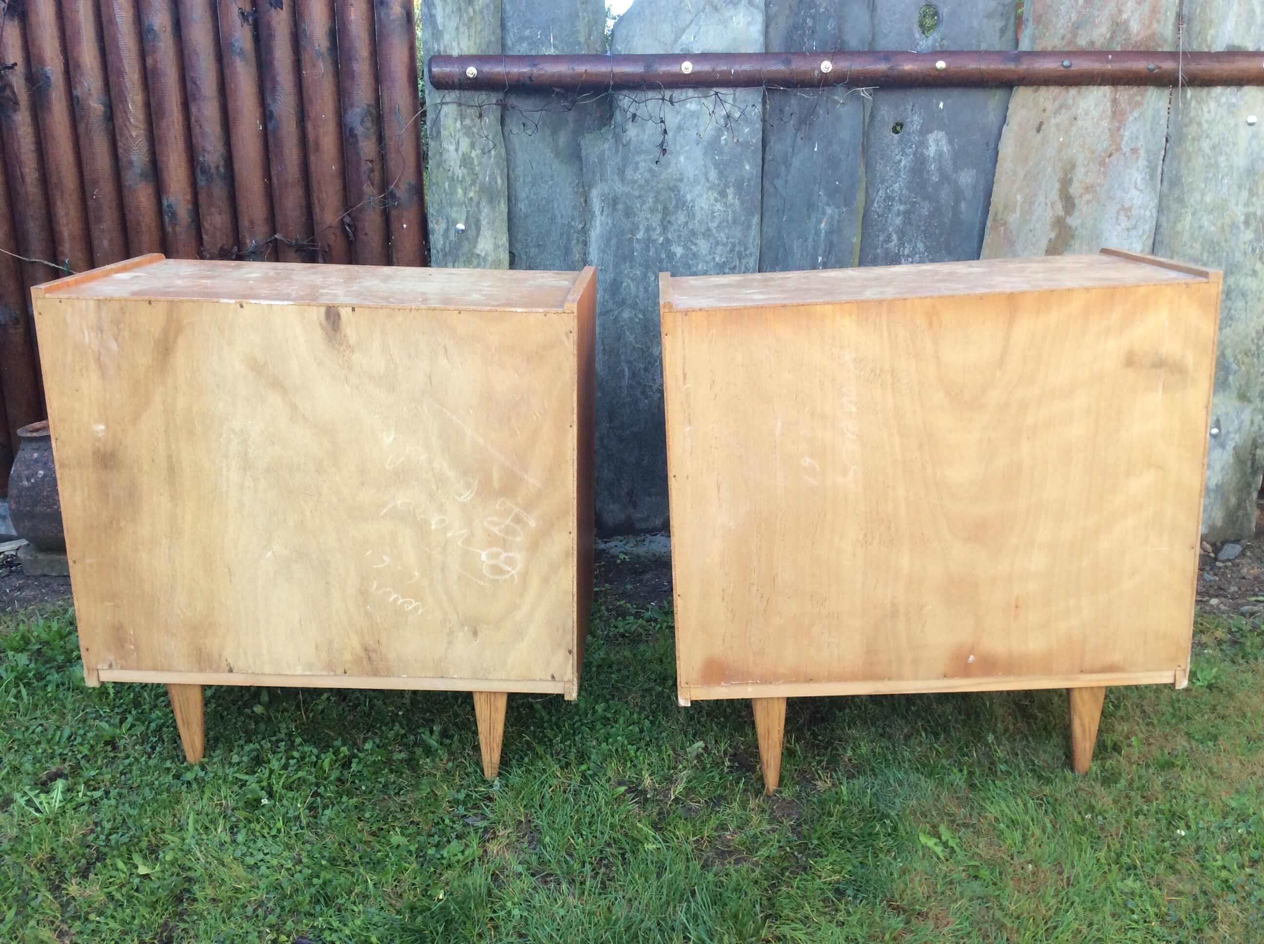 Vintage commodes (duo) in oak with 4 drawers.