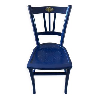Chaise bistrot ancienne peinte en bleu nuit