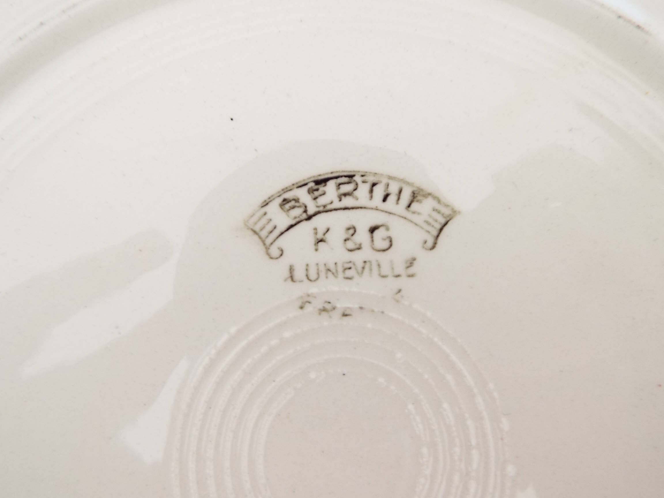 2 flat plates and 1 ravier Lunéville