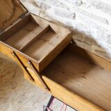 Scoubidou magazine worker