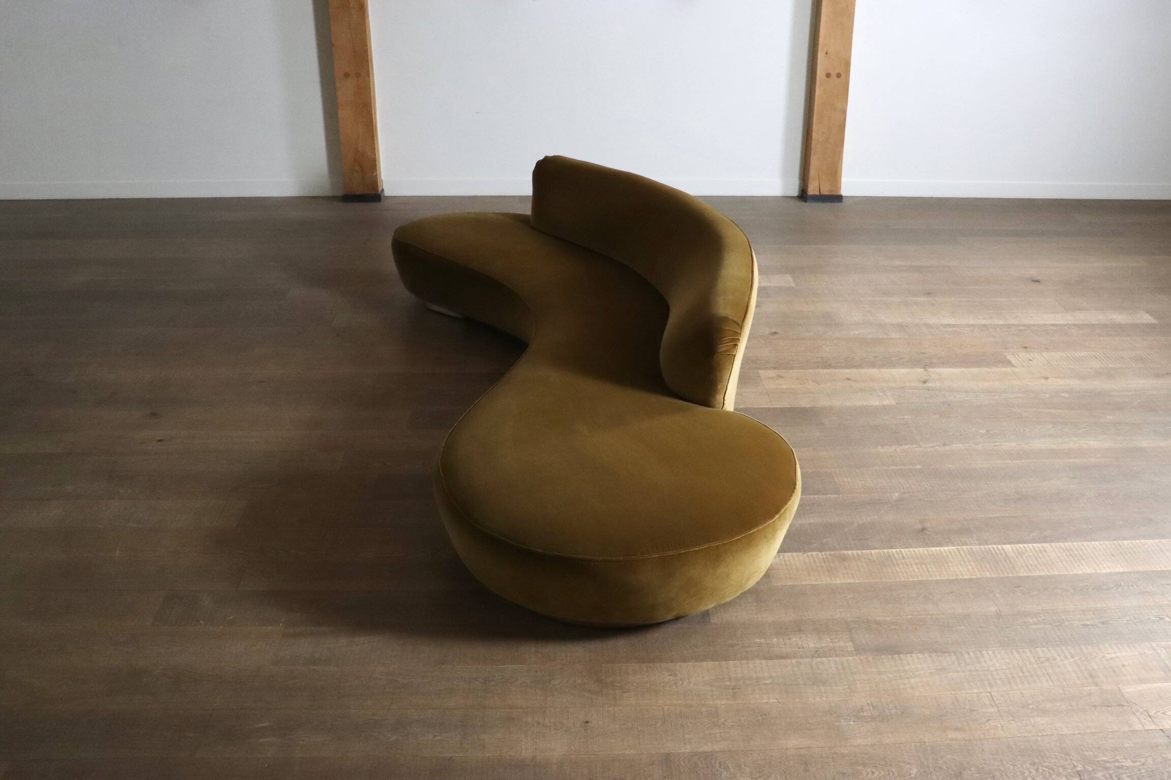 Vladimir Kagan serpentine sofa in velvet for Directional USA 1999