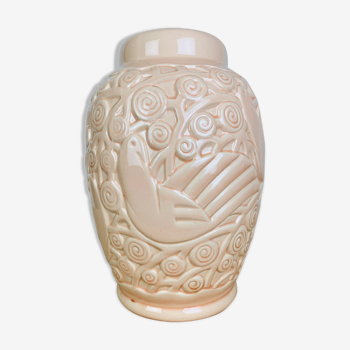 Vase art déco St Clément modèle aux pigeons, céramique rose
