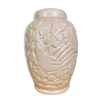 Vase art déco St Clément modèle aux pigeons, céramique rose