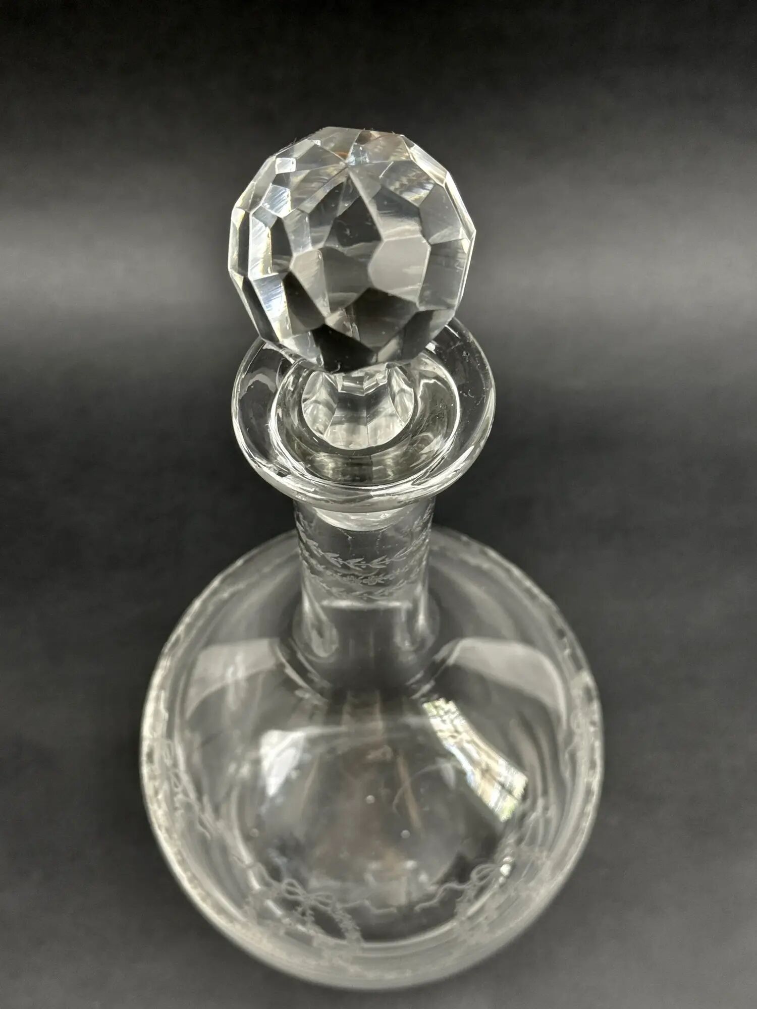 Engraved crystal carafe from the late 19th to early 20th century.