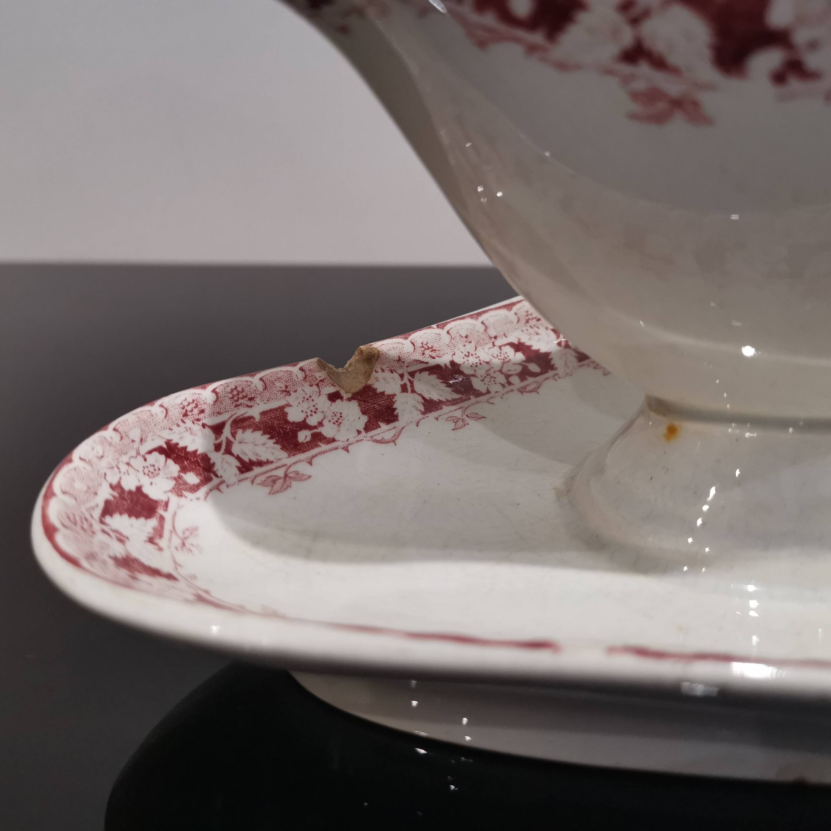 Iron earth gravy boat Moulin des Loups and Hamage Nord, red mulberry