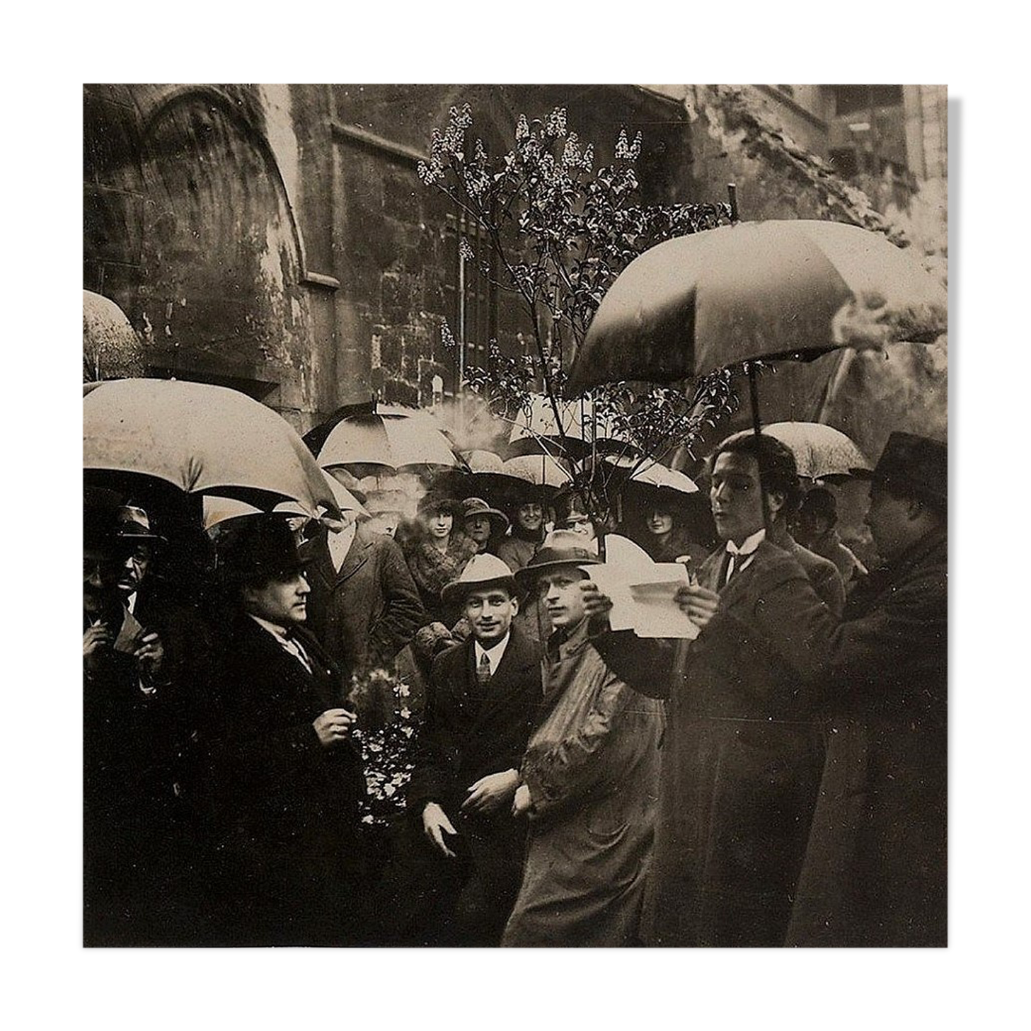 Photography, "Dada Manifestation in St-Julien-le-Poor in 1920", / 15 x 15 cm