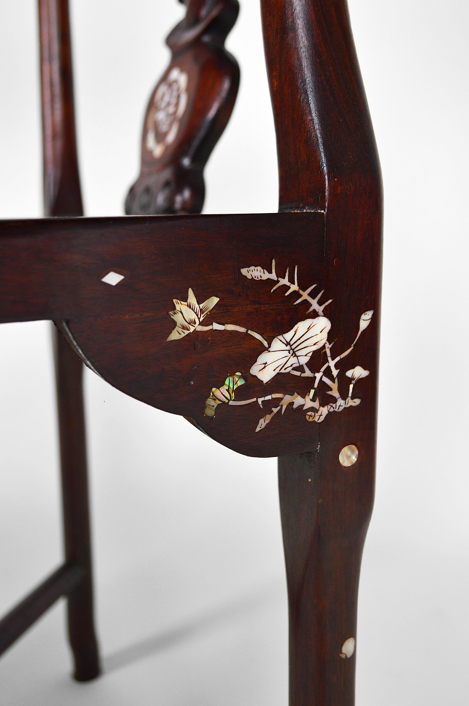 4 Asian armchairs in carved wood and mother-of-pearl inlaid, early twentieth century