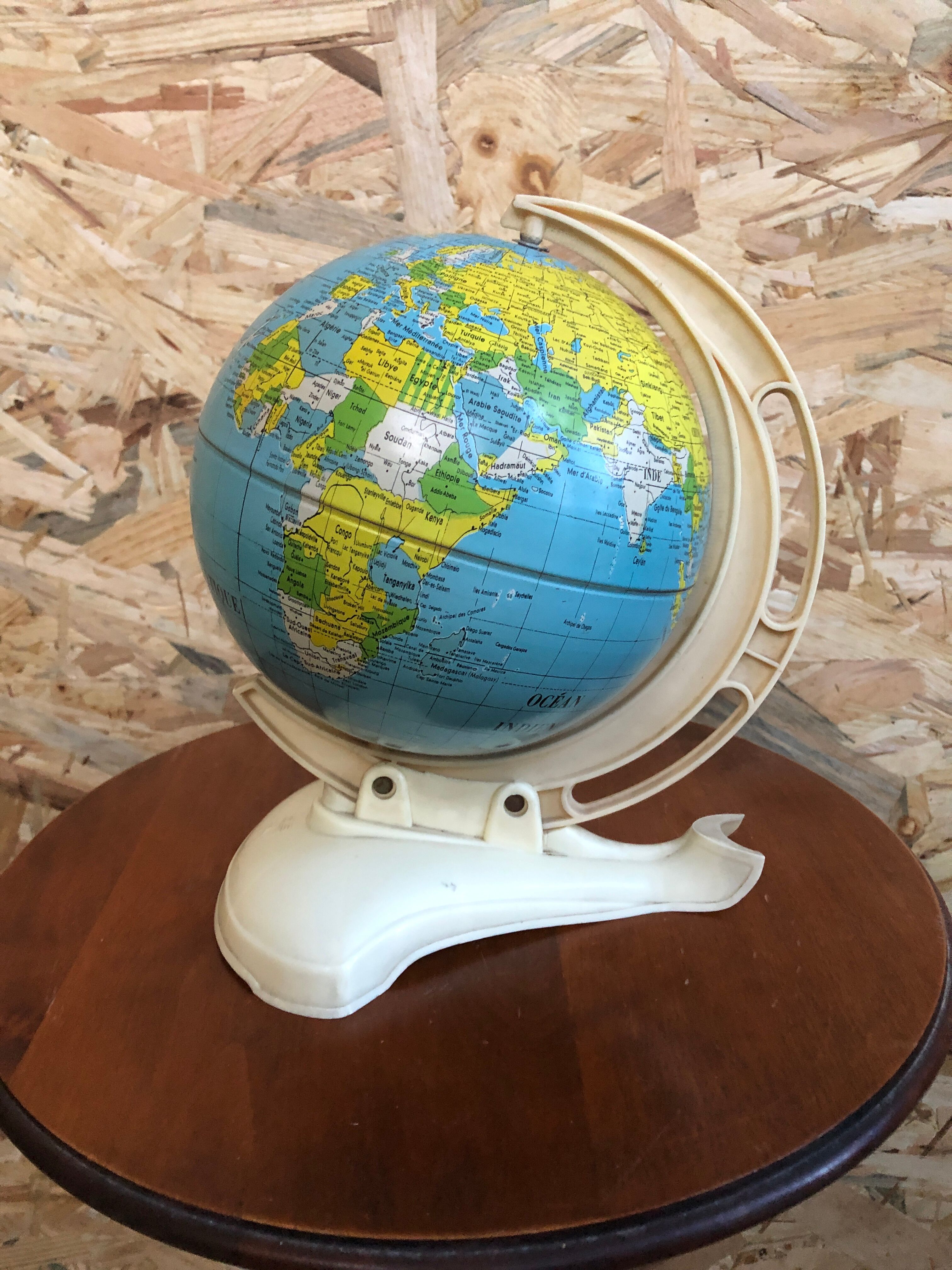 Old world map ms globe metal + bakelite base white vintage cream