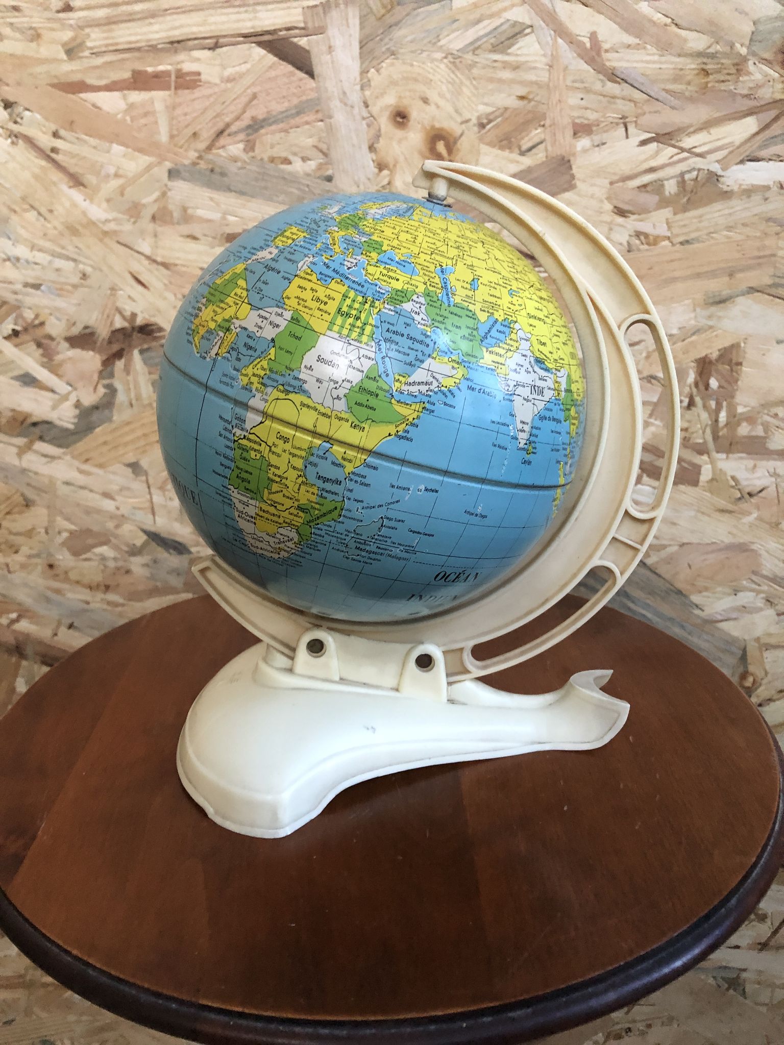 Old world map ms globe metal + bakelite base white vintage cream