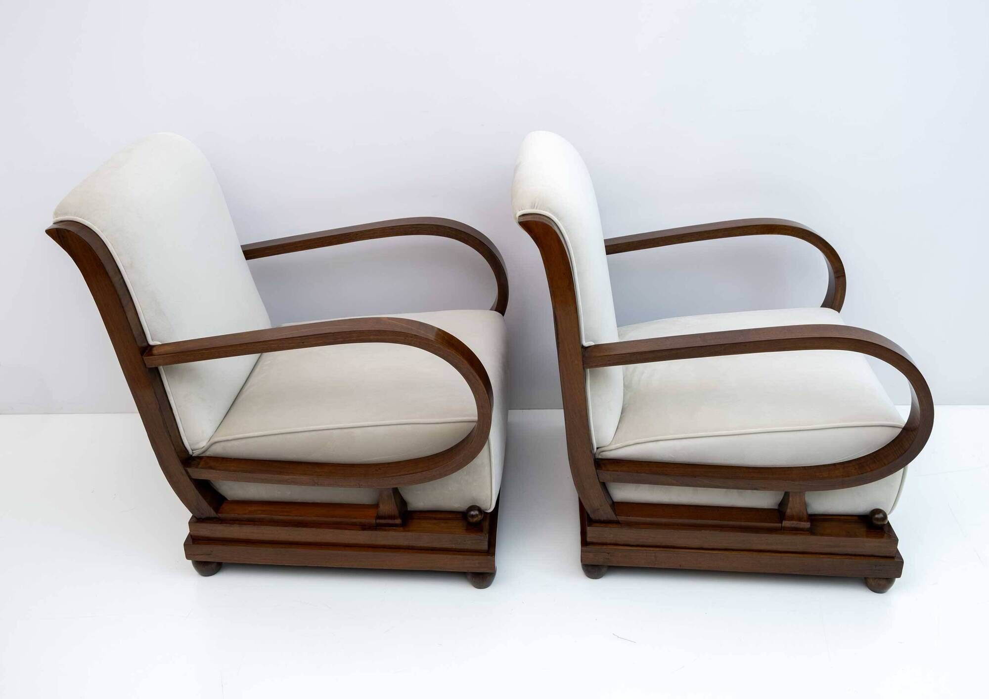 Pair of Art Dèco Italian Walnut and Velvet Armchairs and Two Ottomans, 1920
