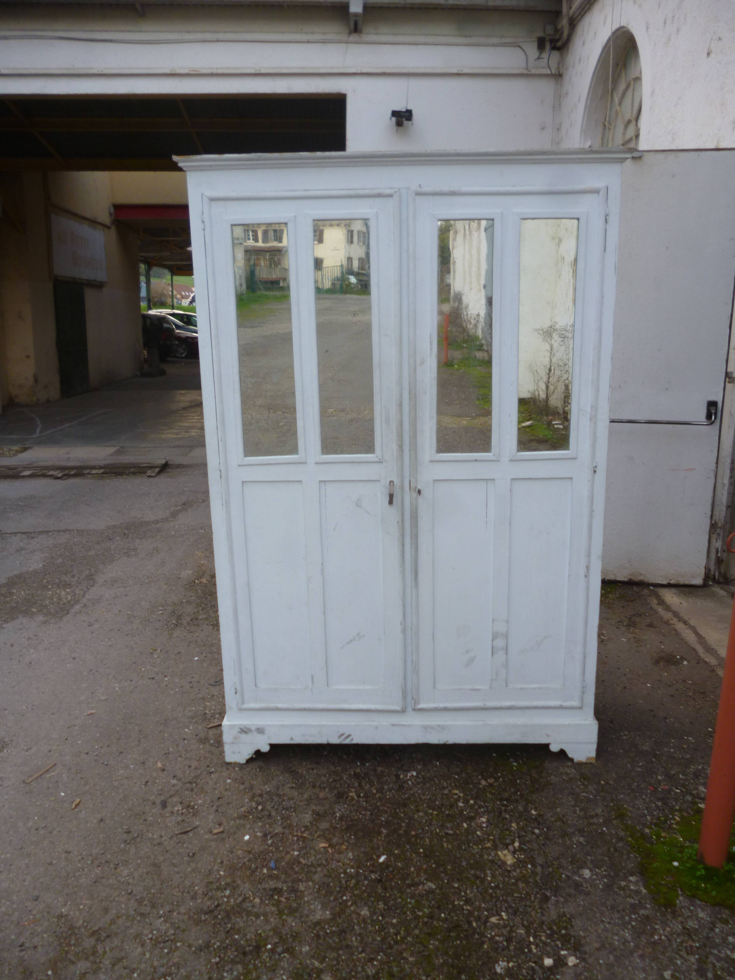 Vintage cabinet 2 doors antique patina
