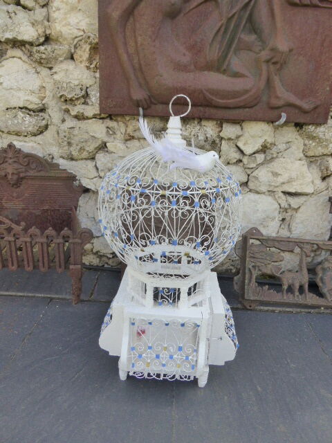 Cage has birds vintage, in wood and metal, painted in blue and white