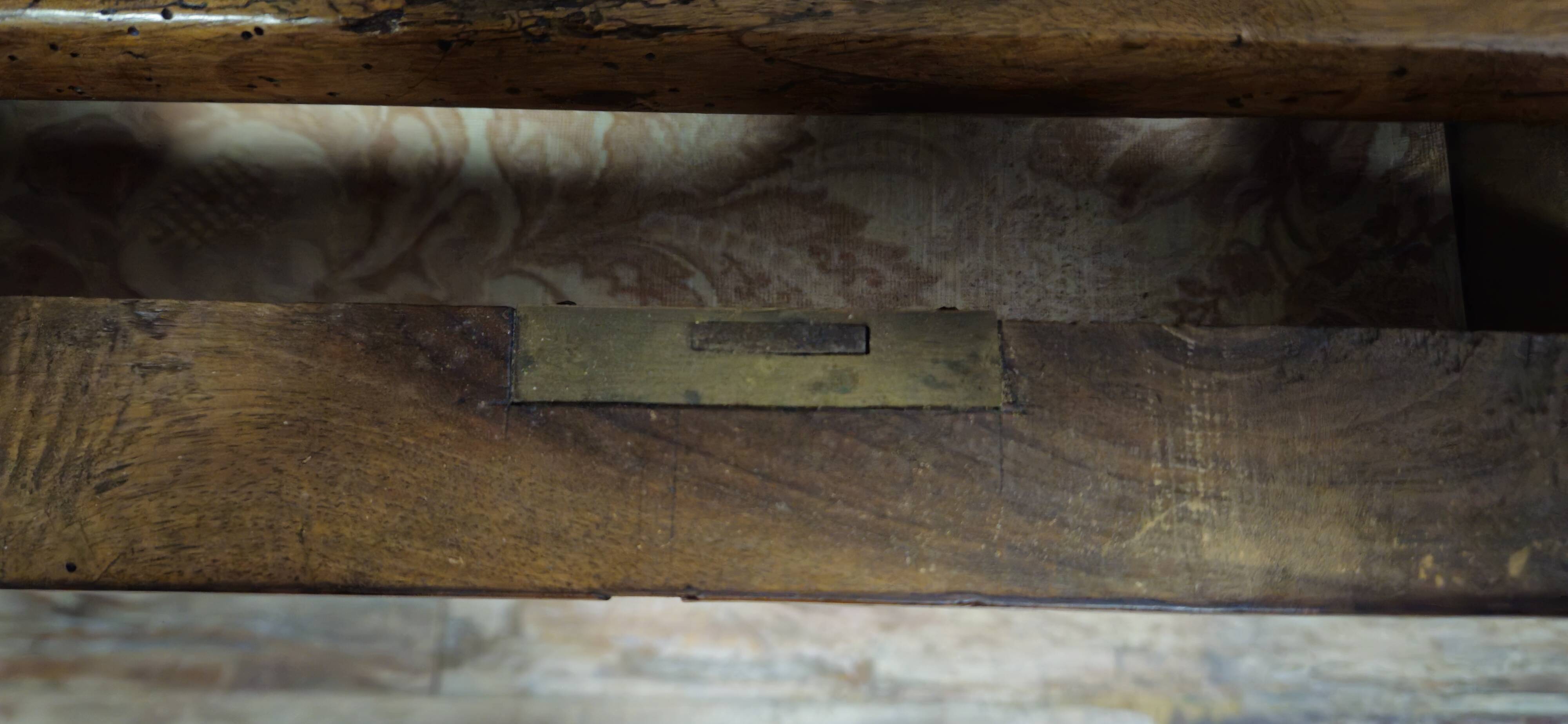 Buffet ancien époque Louis Philippe en noyer, XIXᵉ siècle