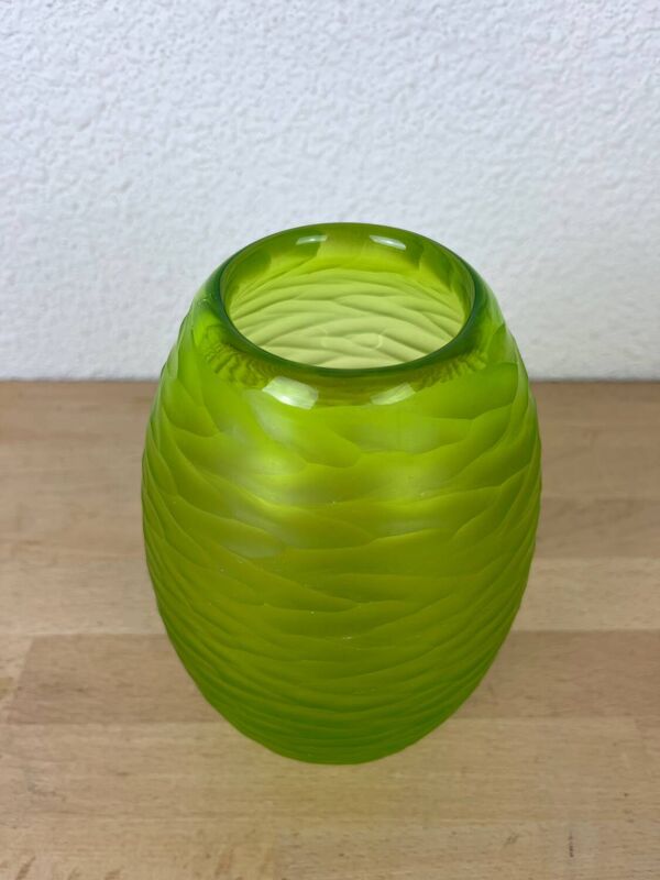 Vase artisanal en verre vert