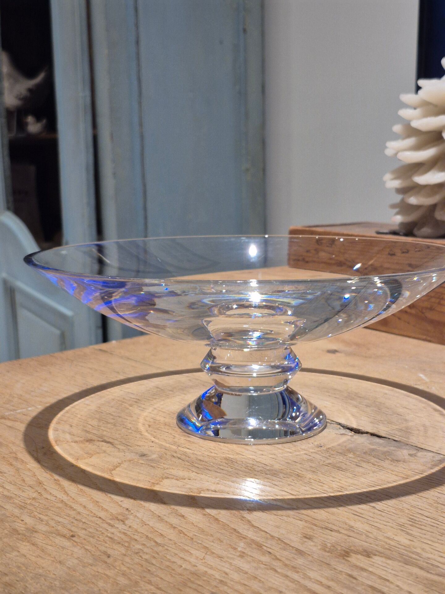 Large crystal bowl on a stand, signed Baccarat – Ø 25 cm
