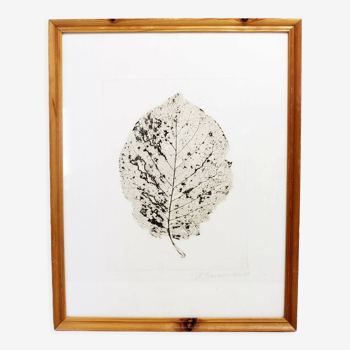 Tree leaf engraving
