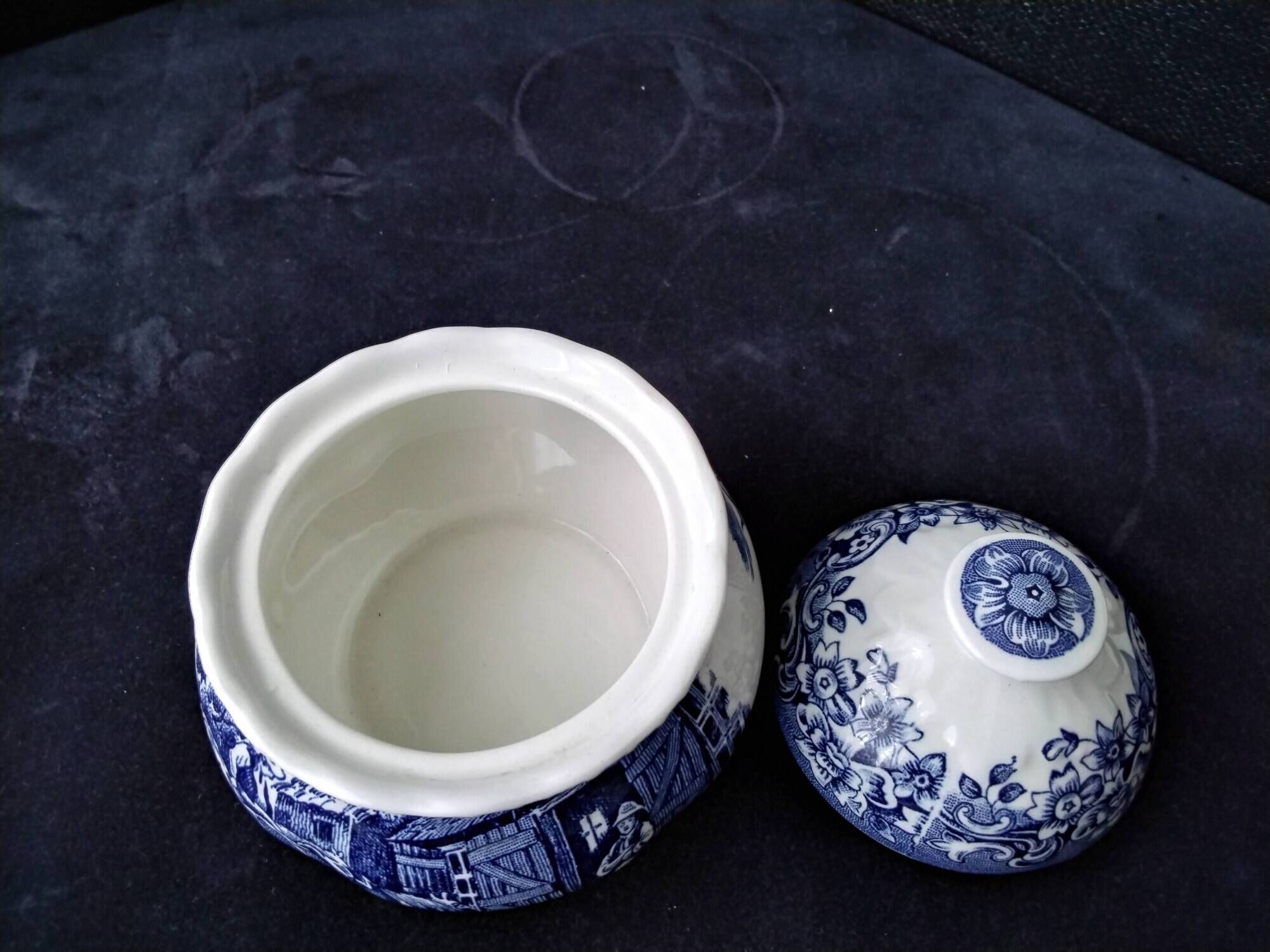 Sucrier en porcelaine Anglaise Royal Tudor