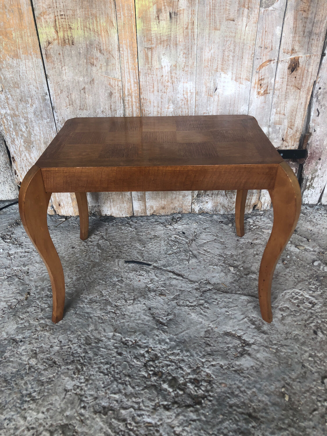 Coffee table wood marquetry tray and curved legs vintage