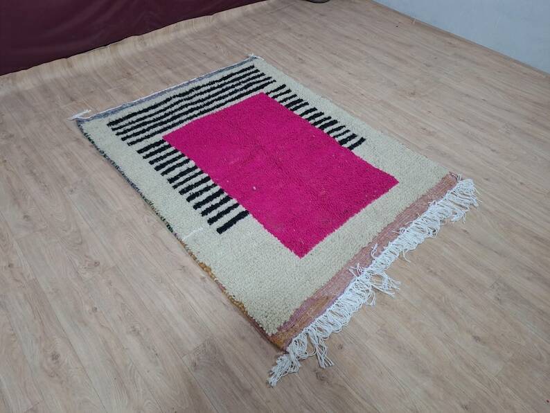 Traditional hand-woven Beni Ouraine rug, size 150 x 250 cm