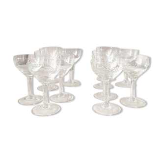 Suite of 12 walking glasses for the digestive in serious crystal years 1930 1940