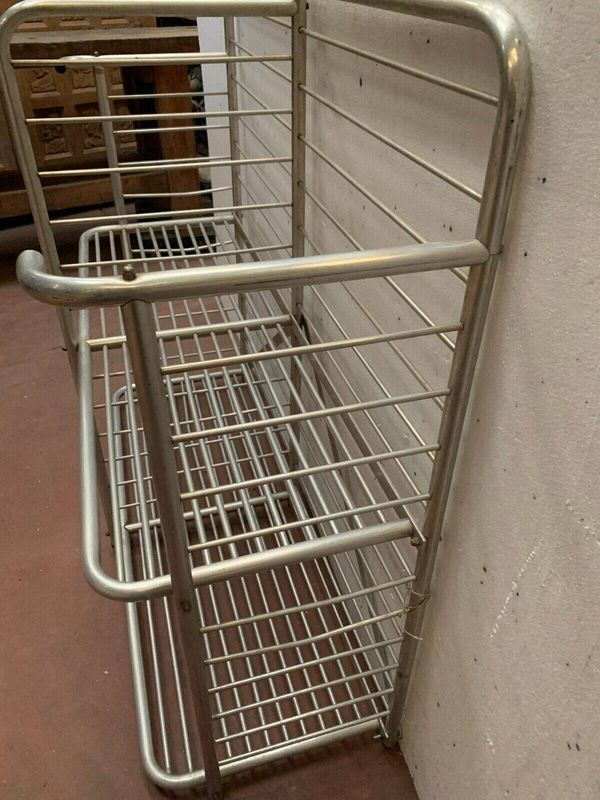 Grille de boulangerie en aluminium cintré, XXème siècle