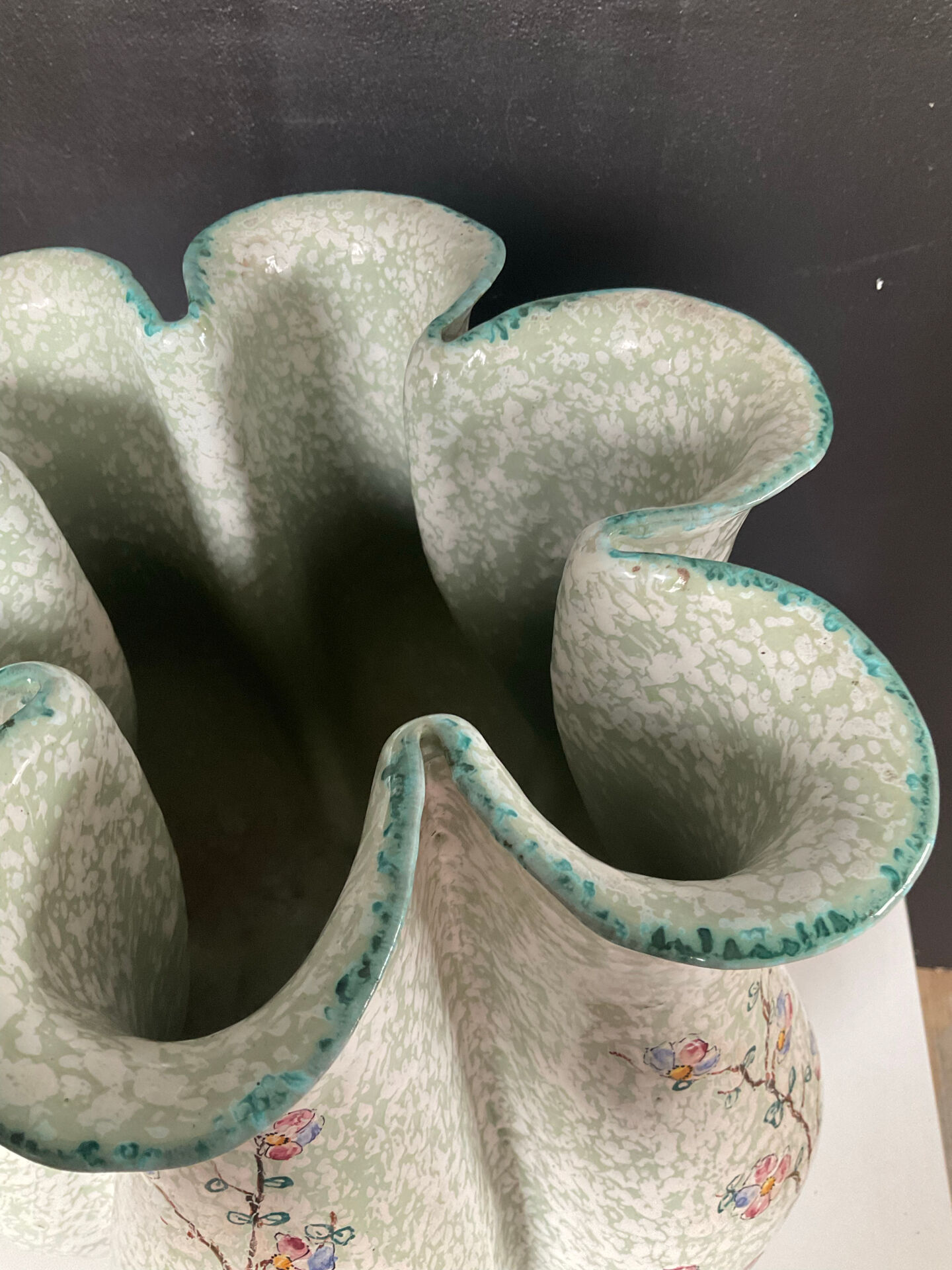Large Italian polylobed vase by Volpi Deruta from the 1960s-70s.