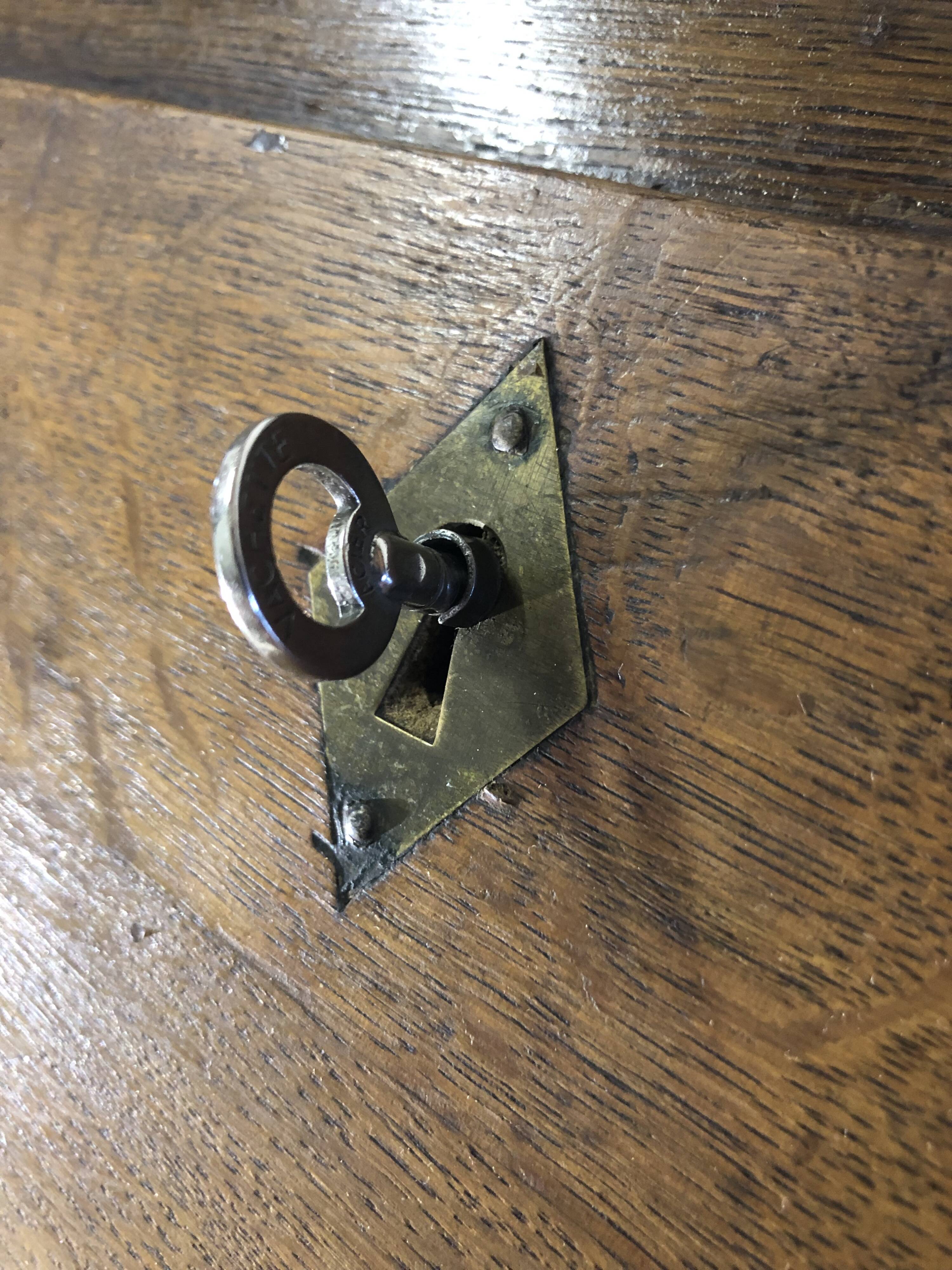 Commode, secrétaire en bois massif