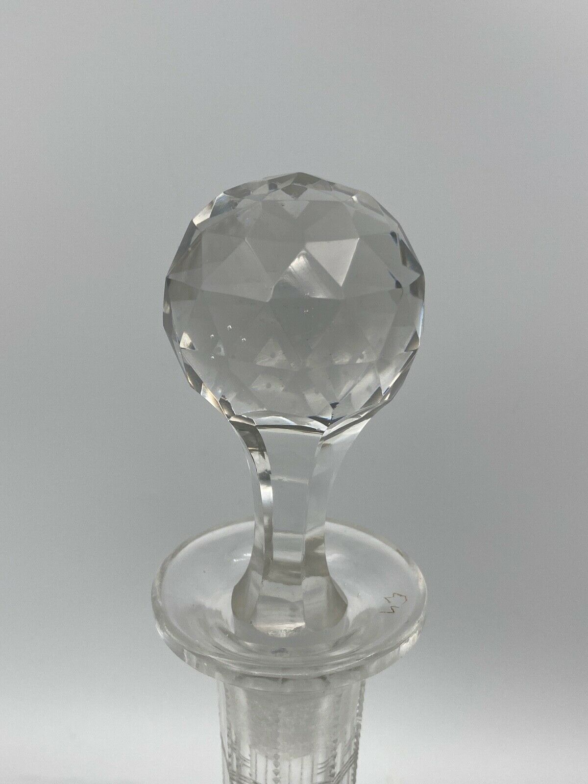 Carafe xixth crystal size saint louis baccarat multifaceted cap