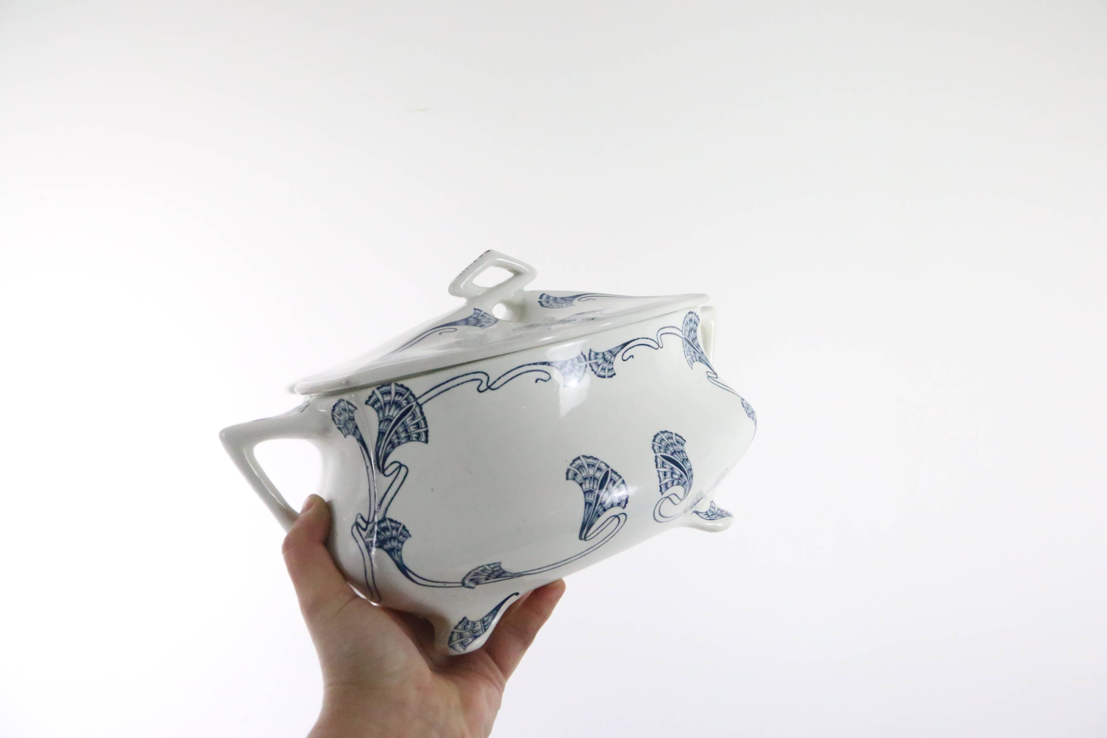 Art Nouveau soup tureen in Onnaing earthenware