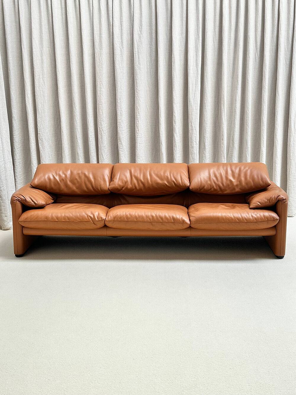 Maralunga 3-seater sofa, Vico Magistretti, Cassina, Italy.