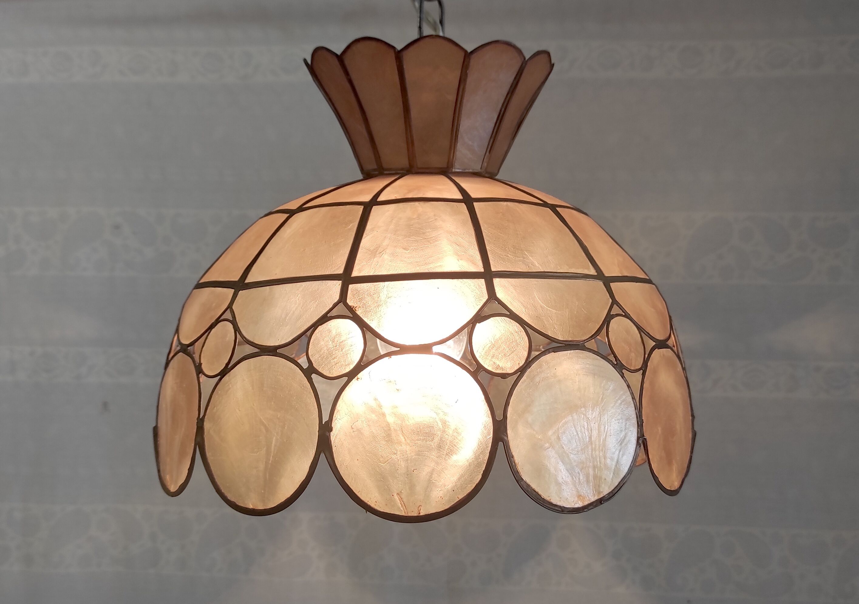 Pendant lamp in amber mother-of-pearl and brass – 60s/70s