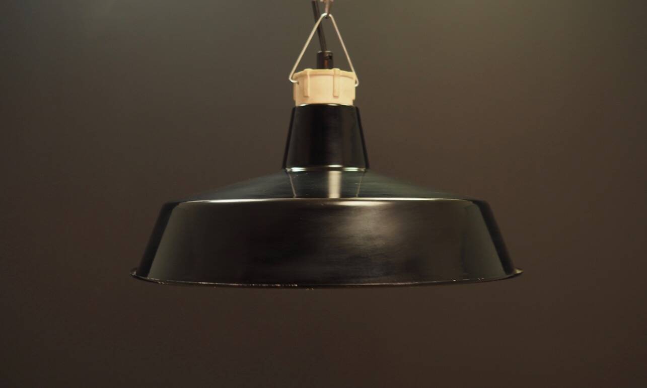 Lampe à suspension noire, design danois, années 1960, production : Danemark